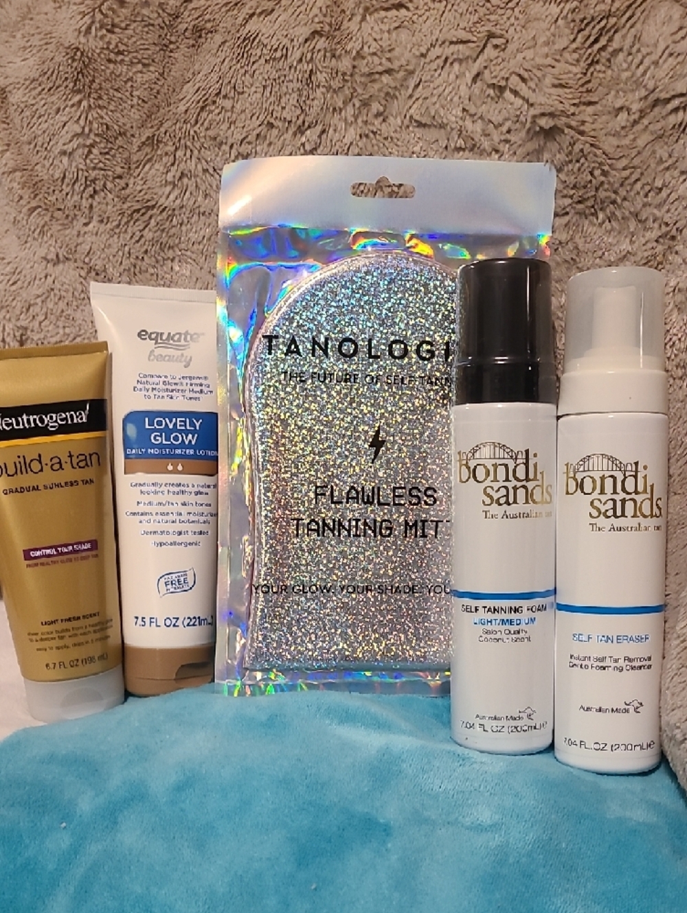 Bondi Sands Light/Medium Tanning Foam  With Tanologist Tanning Mitt And Extras